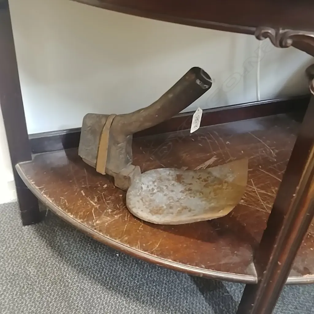 DUG OUT CHISEL SCOOP Image 1++