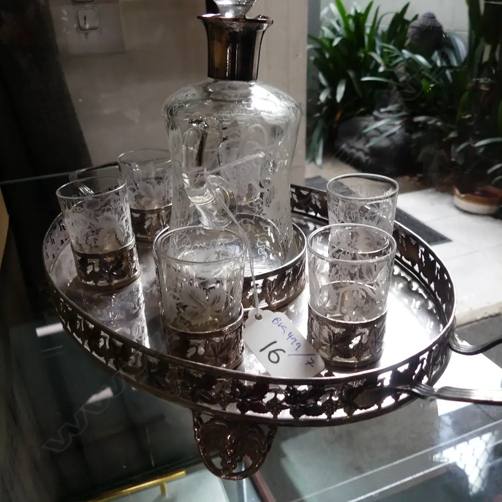 CRYSTAL ETCHED DECANTER & 6 GLASSES ON TRAY Image 1++