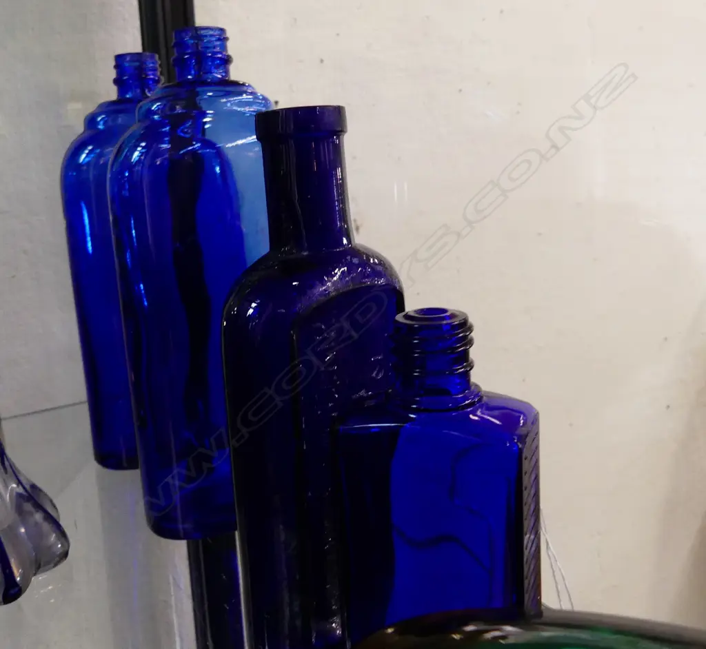 4 VINTAGE BLUE BOTTLES Image 1++