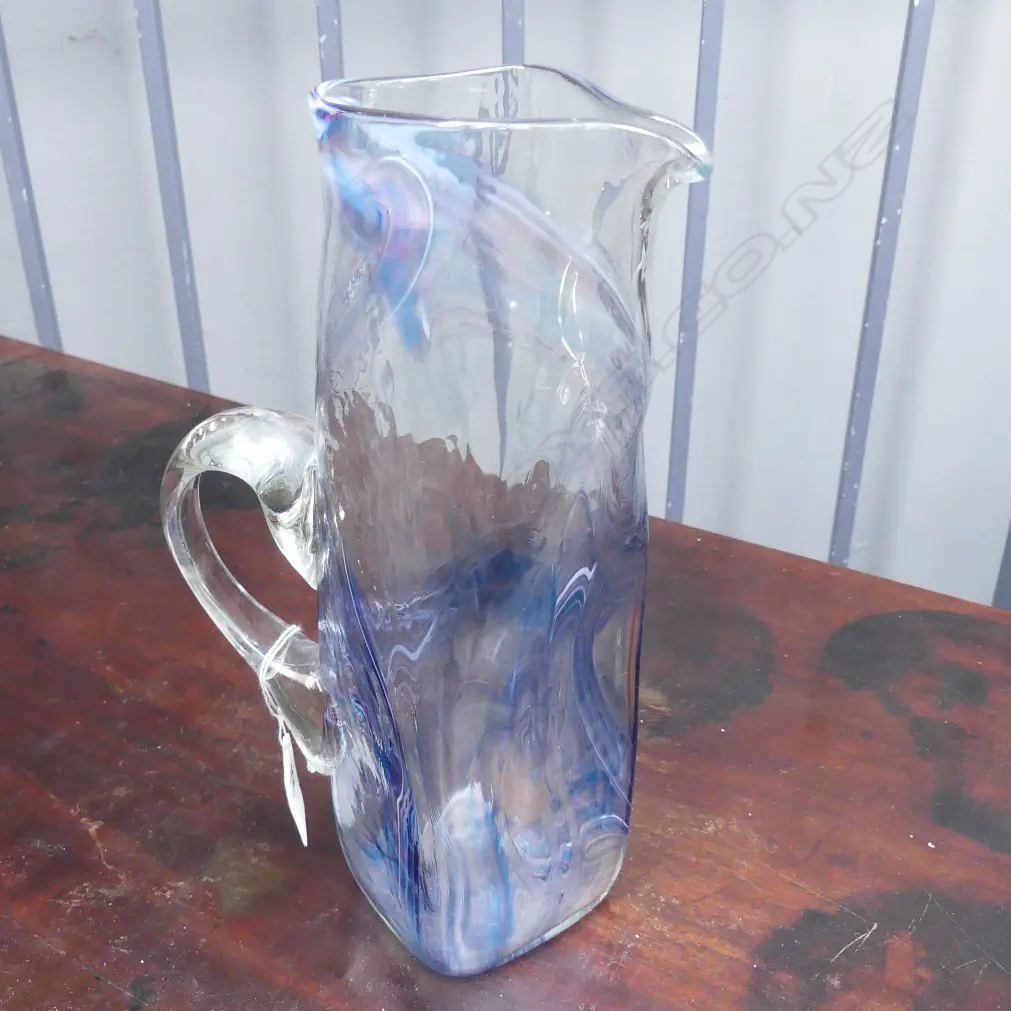 HOGLUND ART GLASS VASE Image 1++