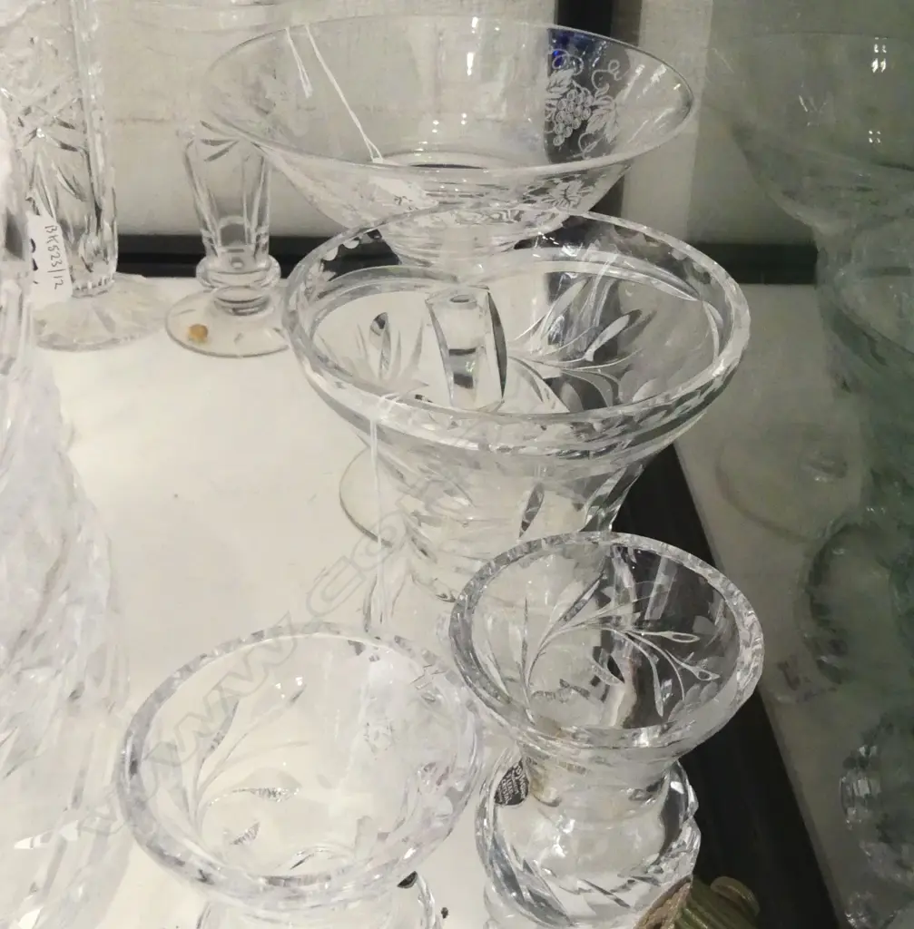 3 CRYSTAL VASES& COMPORT Image 1++