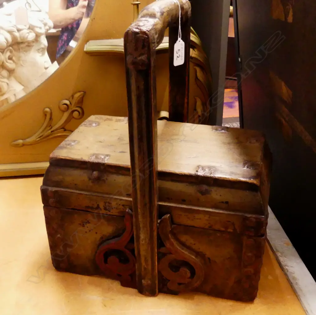 CHINESE WOODEN BOX Image 1++