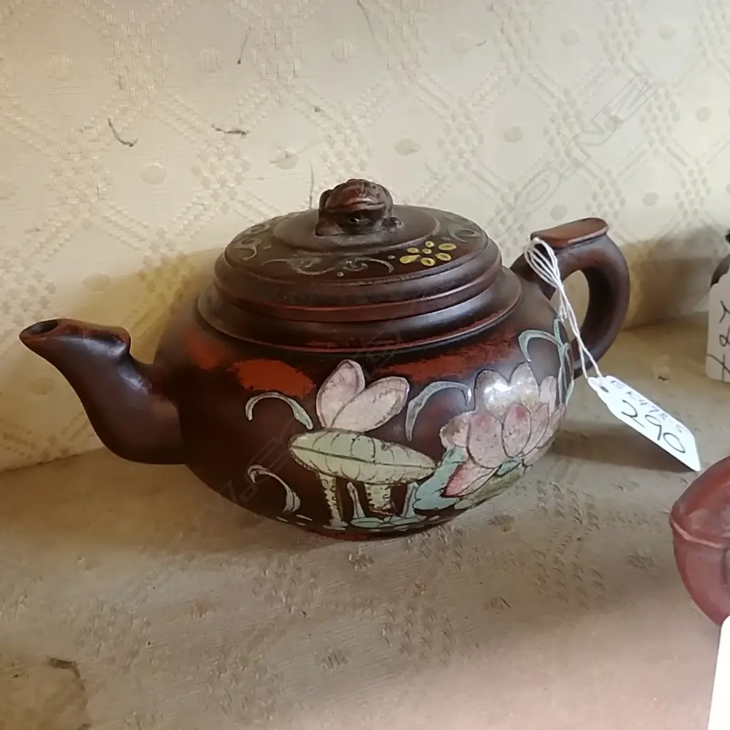 YIXING CHINESE TEAPOT TOAD & WATERLILY Image 1++