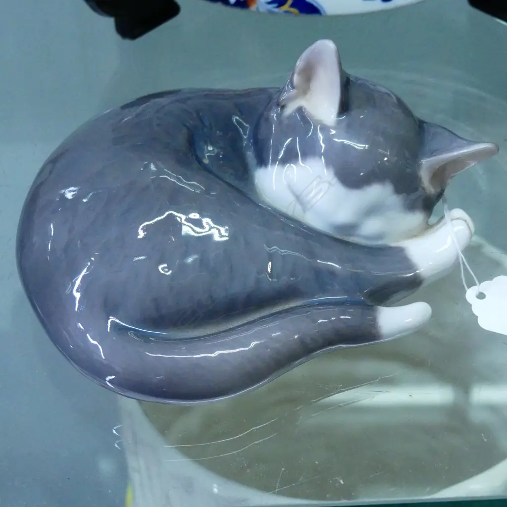 R.COPENHAGEN SLEEPING CAT Image 1++