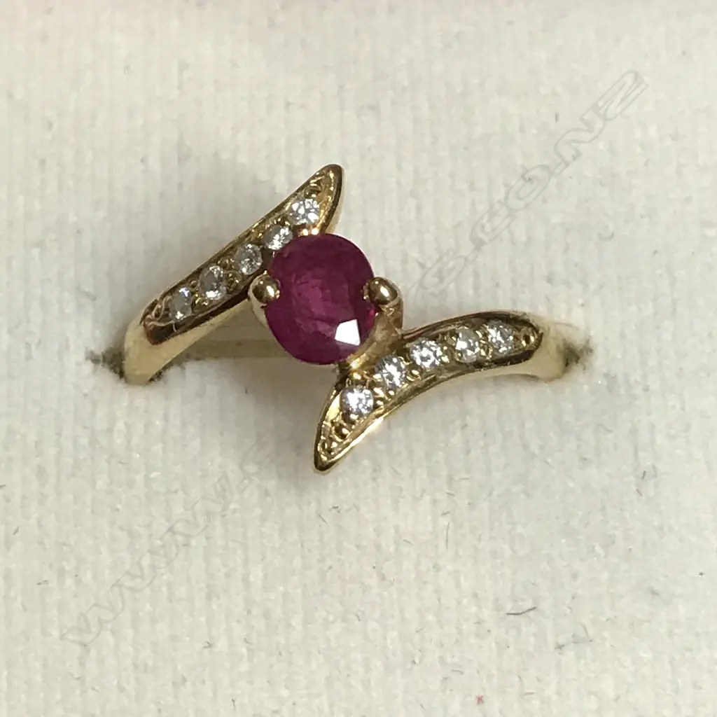 18CT GOLD, RUBY AND DIAMOND RING Image 1++