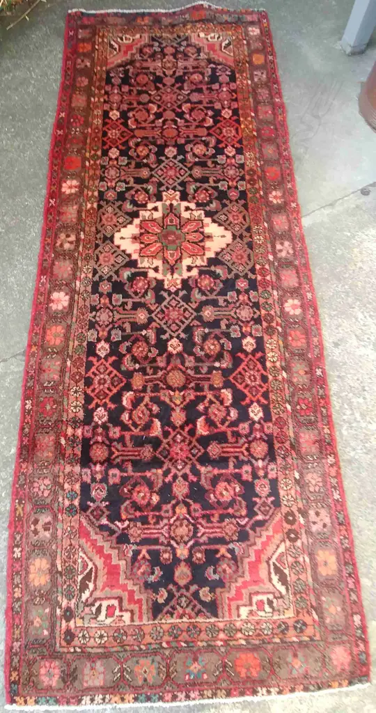 A hand knotted Persian Hamadan runner Image 1++