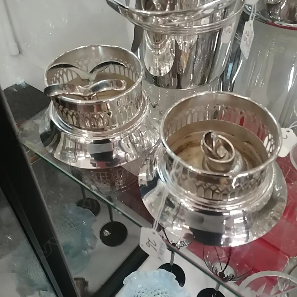 PR BOTTLE COASTERS, CHAMPAGNE PULLER & DISPENSER  Image 1++