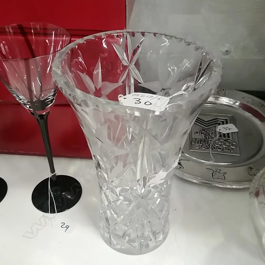CRYSTAL  GLASS VASE Image 1++