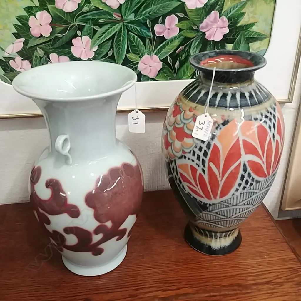 POTEERY VASE & JAPANESE VASE Image 1++
