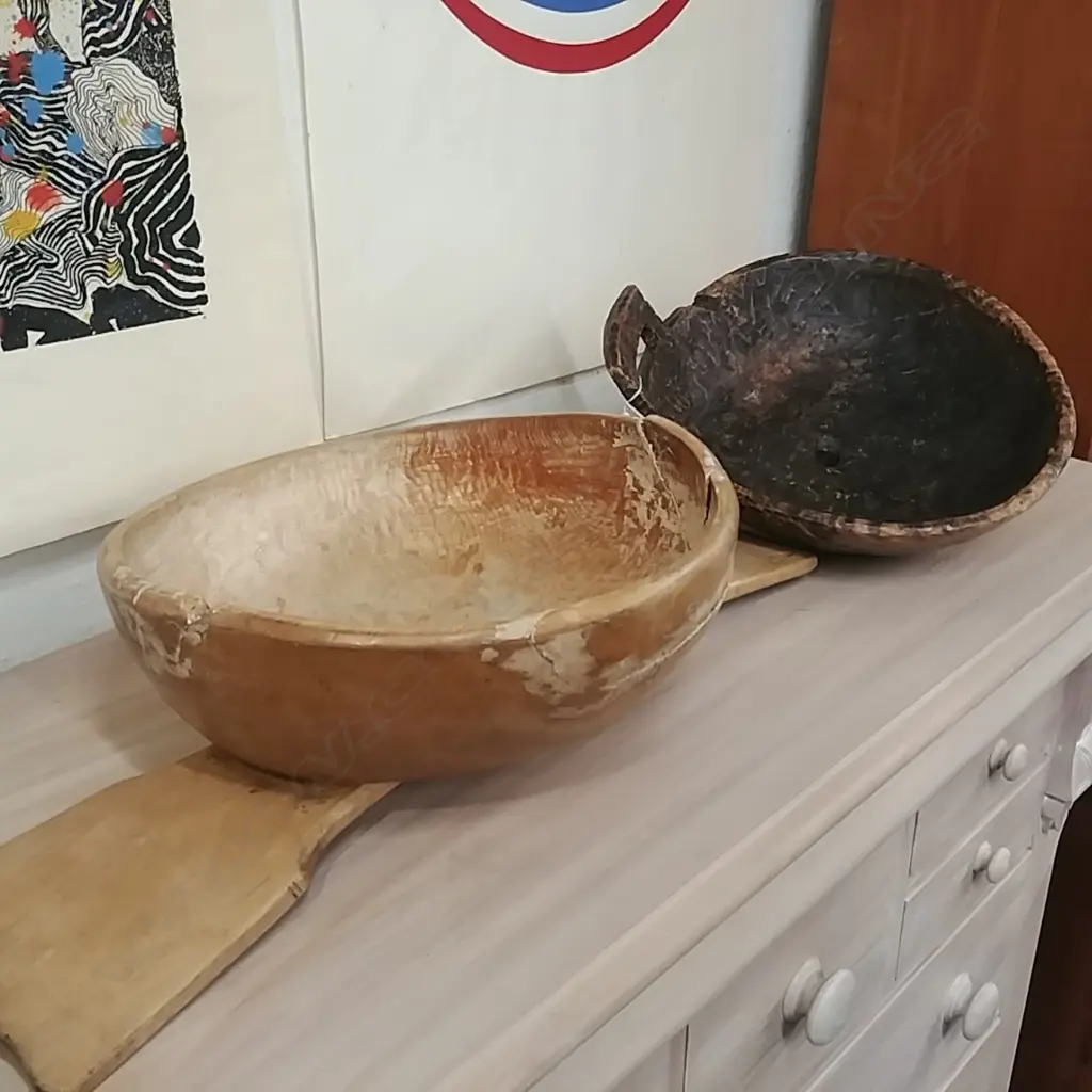 VINTAGE CARVED BOWL X 2 Image 1++