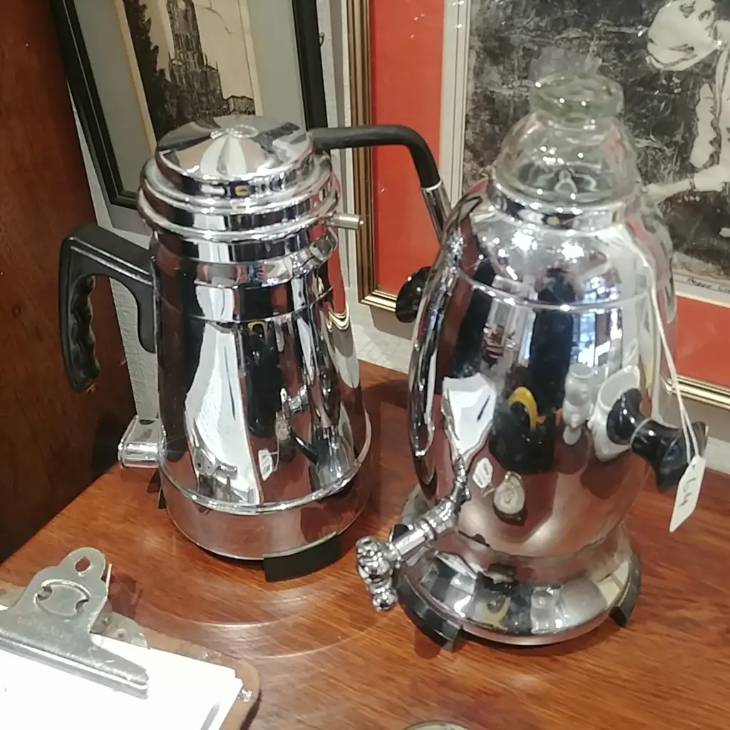 2 VINTAGE COFFEE MAKER Image 1++