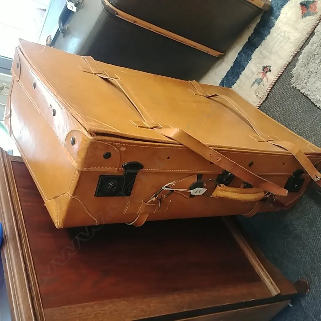MEDIUM SIZE LEATHER SUIT CASE Image 1++