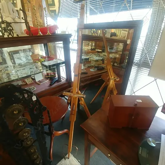 ARTISTS EASEL