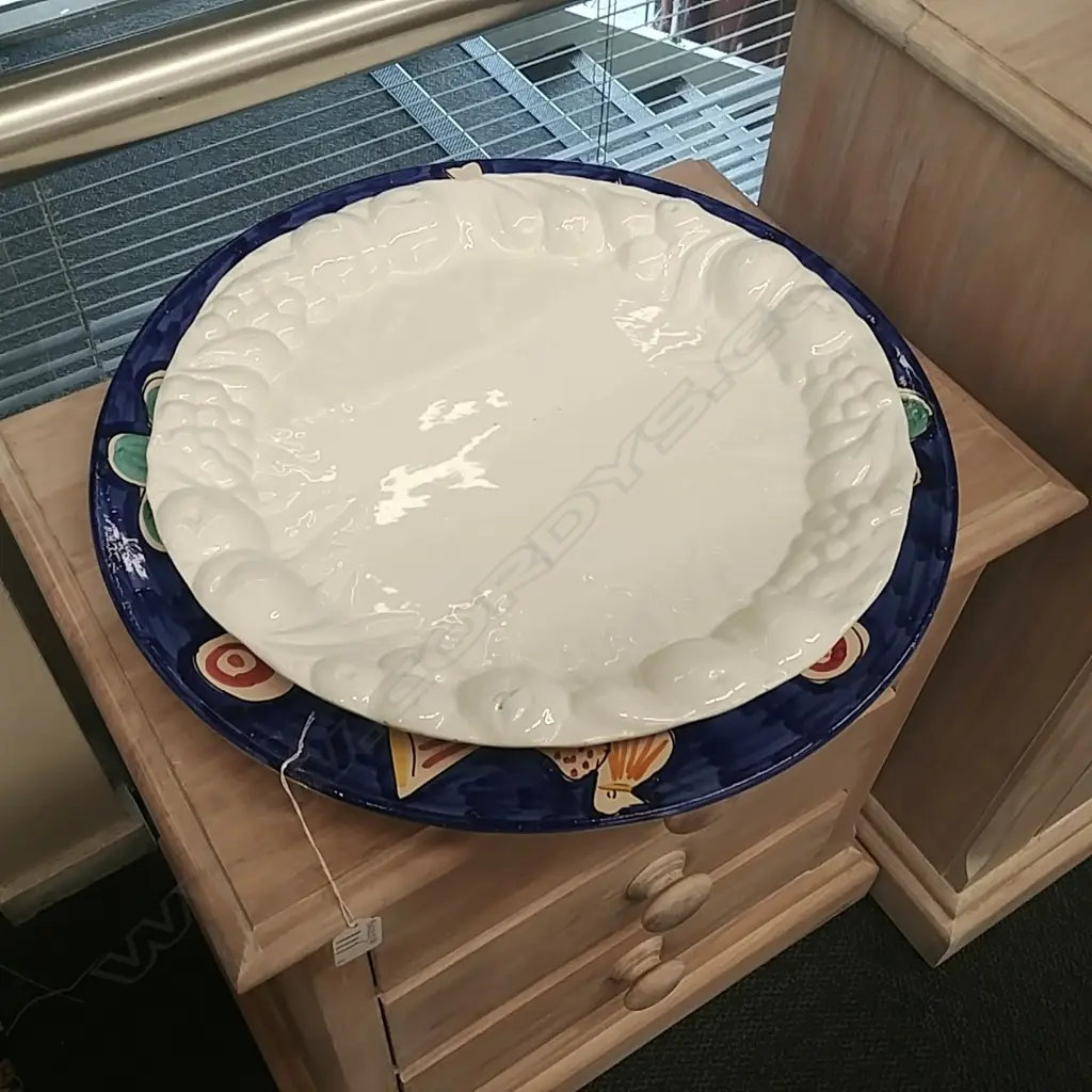 LRG ITALIAN DISH + LRG WHITE DISH  Image 1++