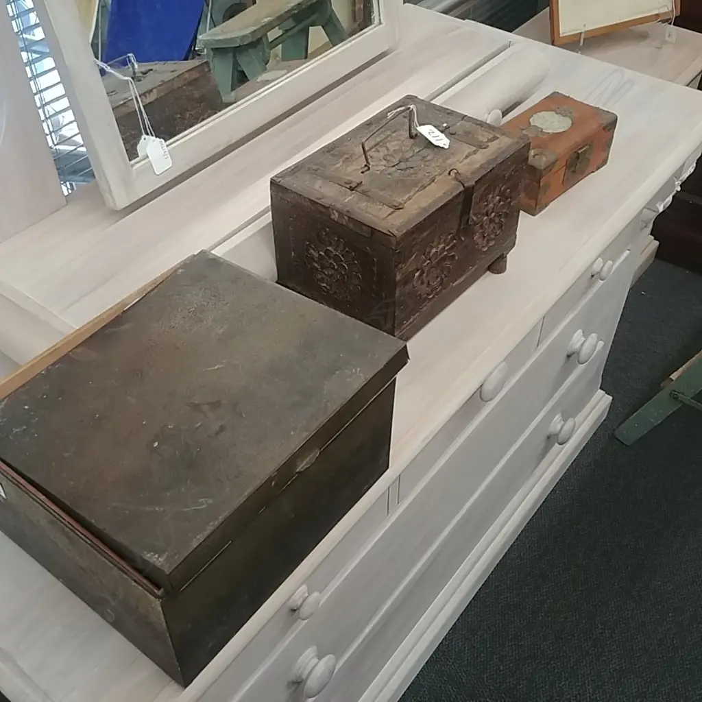 3 ORIENTAL LIDDED BOXES  Image 1++