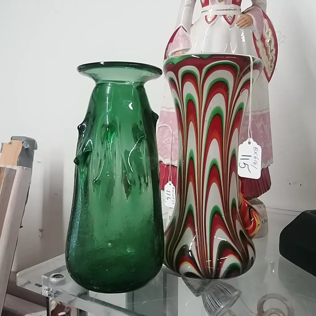 2 COLOURED VASES Image 1++
