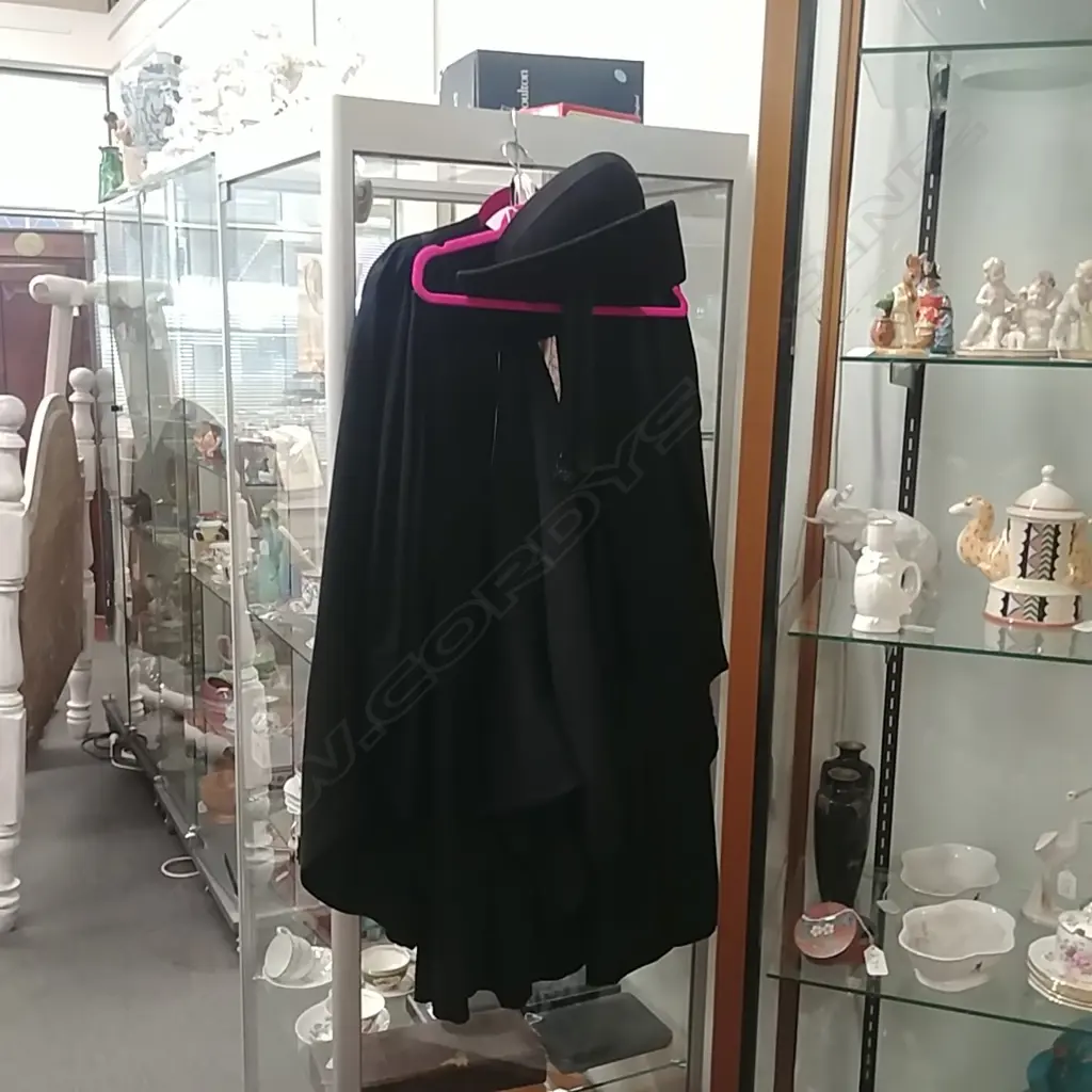 GRADUATION GOWN Image 1++
