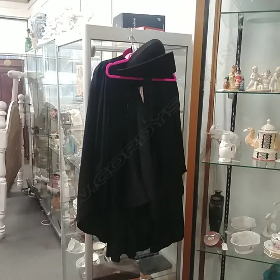 GRADUATION GOWN