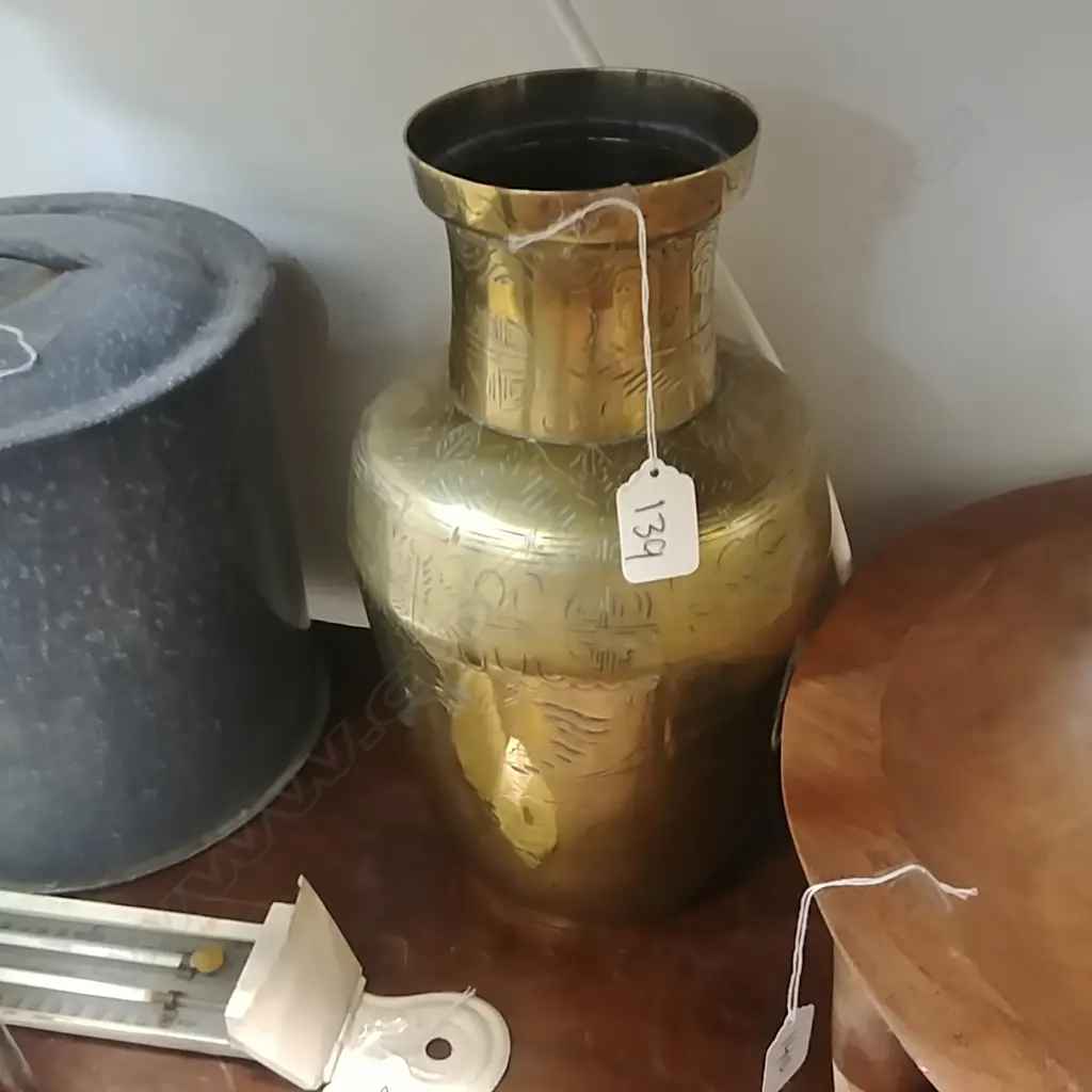 CHINESE BRASS VASE Image 1++