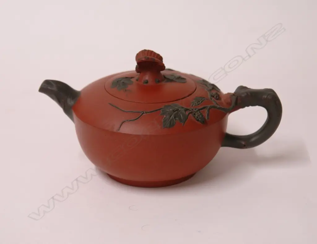 A Chinese Yixing teapot Image 1++