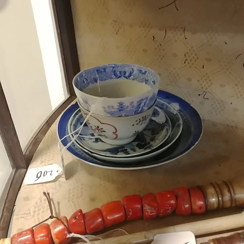  2 19THC TEA BOWLS+ 3 DISHES A/F Image 1++