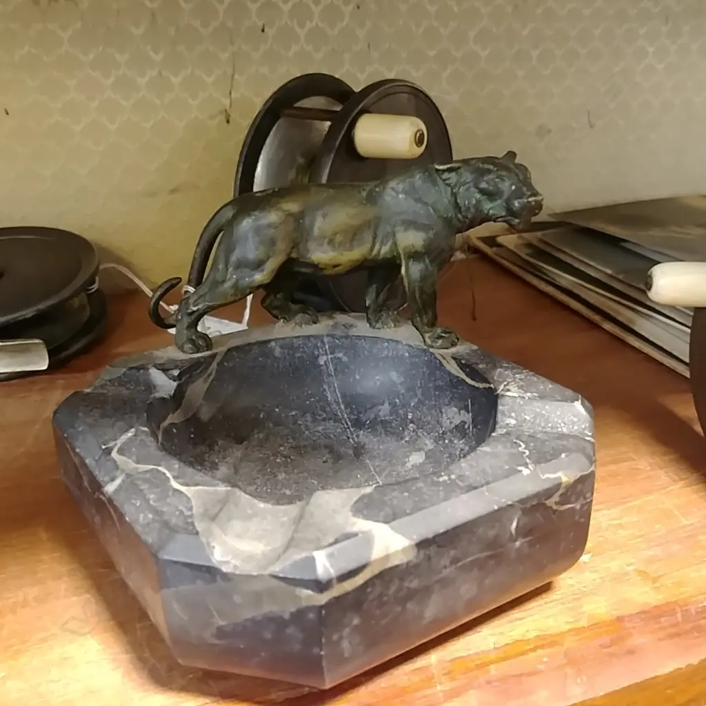 BRONZE & MARBLE LION ASHTRAY Image 1++