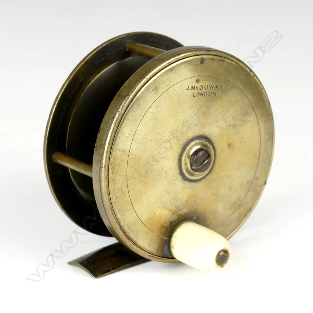 A 19thC brass 3" x 1½” plate wind reel Image 1++
