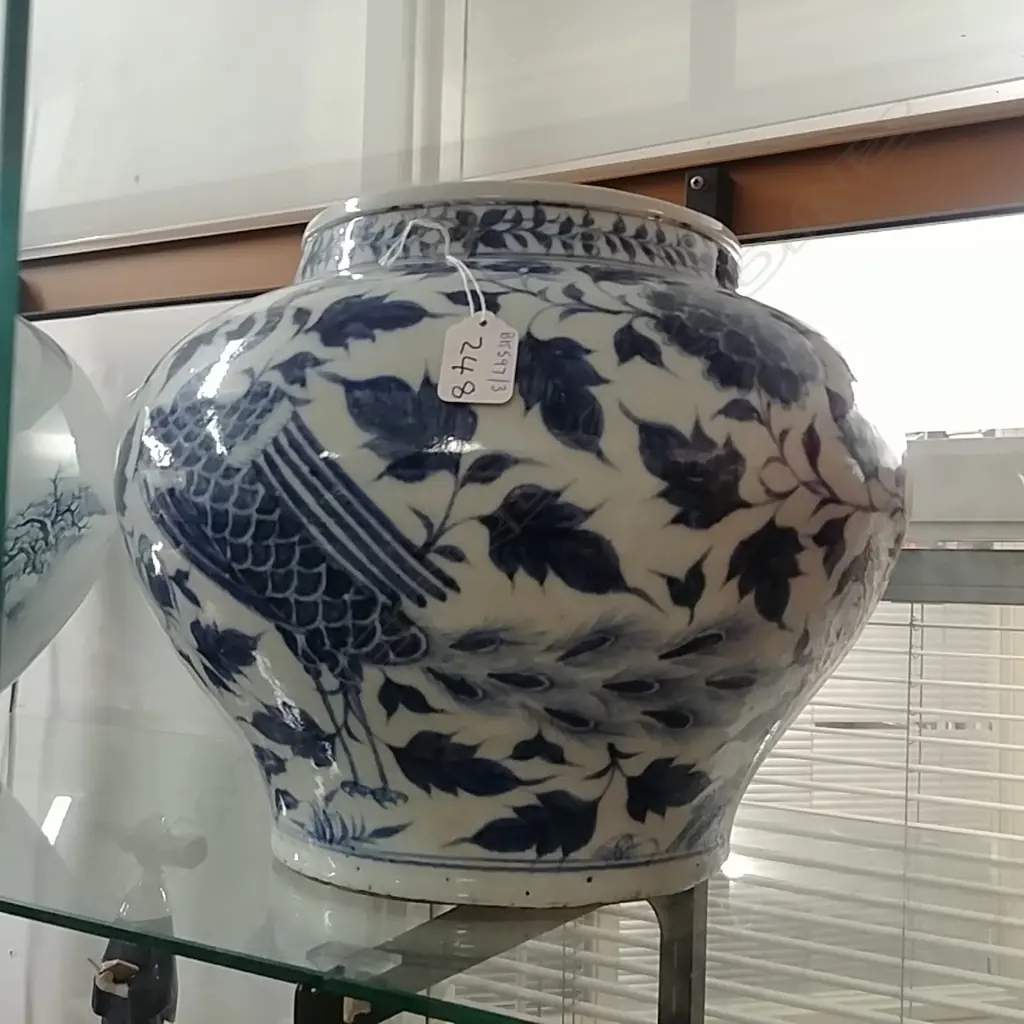 CHINESE LARGE B/W VASE Image 1++