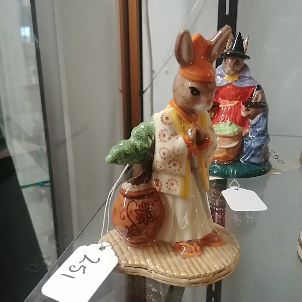 R/DOULTON BUNNYKINS SAMURAI DB280 Image 1++