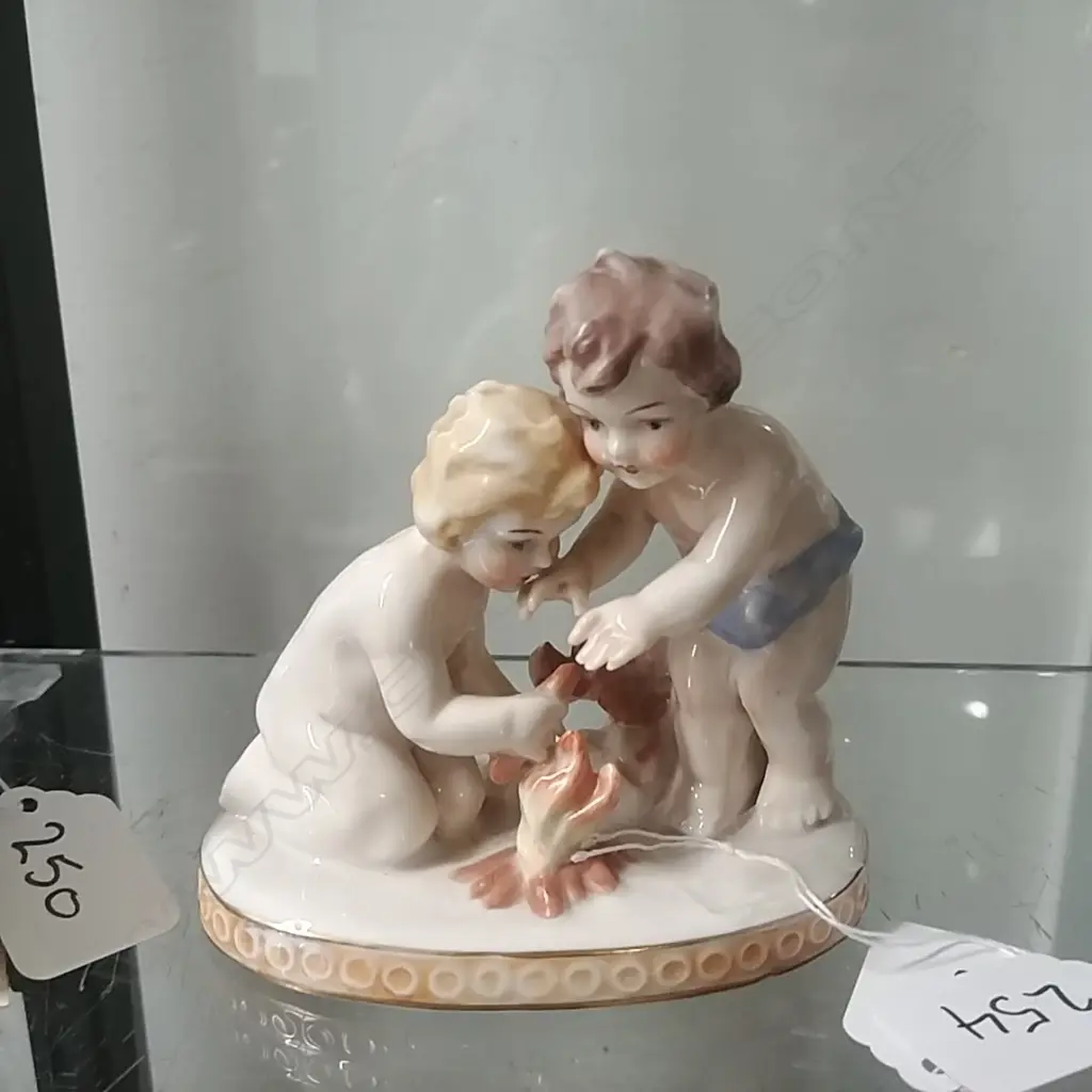 CAPODIMONTE PUTTI ORN Image 1++
