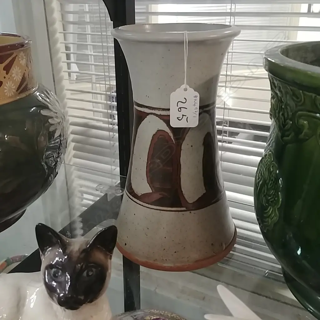 NZ STUDIO POTTERY VASE Image 1++