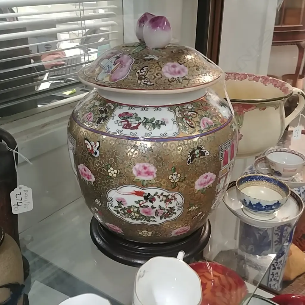 CHINESE LIDDED URN ON STAND Image 1++