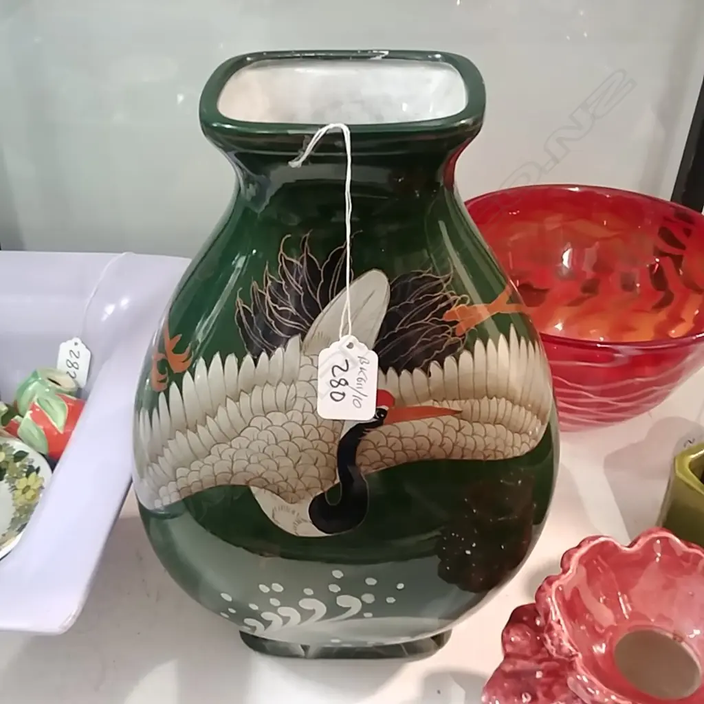 LARGE ORIENTAL VASE WITH BIRD DECORATION Image 1++