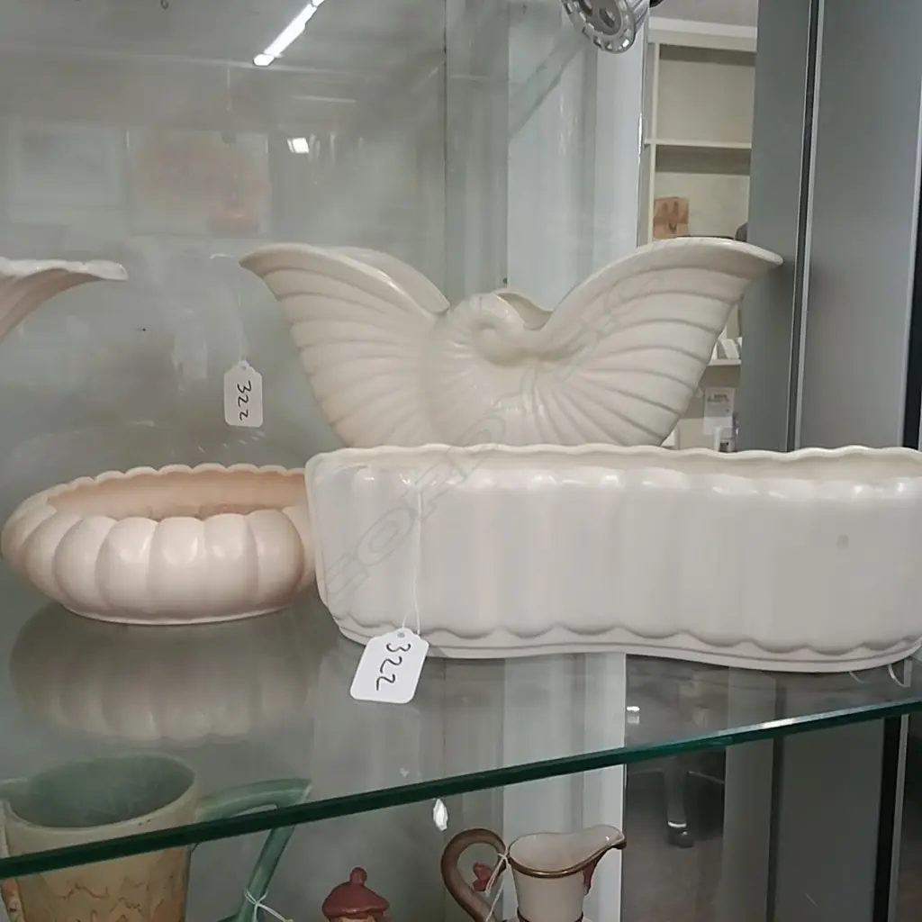 3PCS WHITE C/LYNN VASES Image 1++