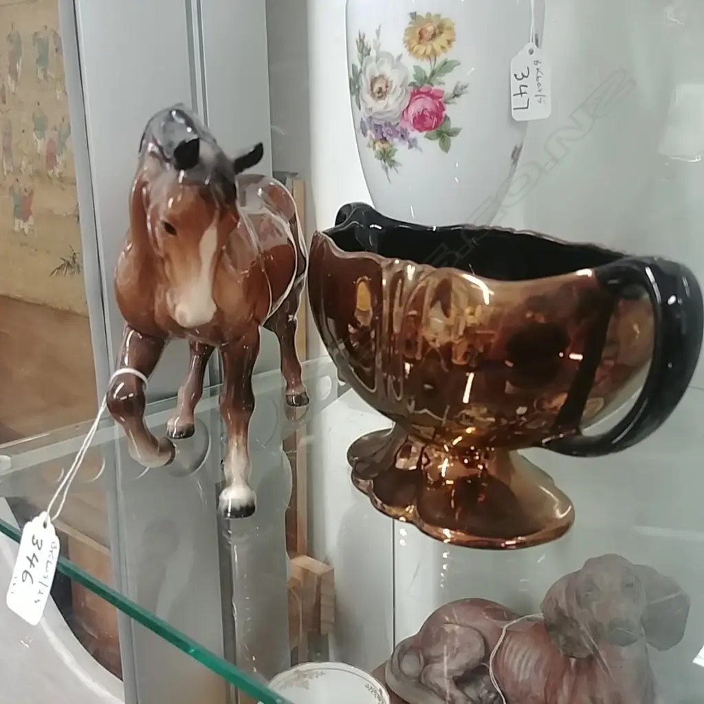 BESWICK HORSE & VASE Image 1++