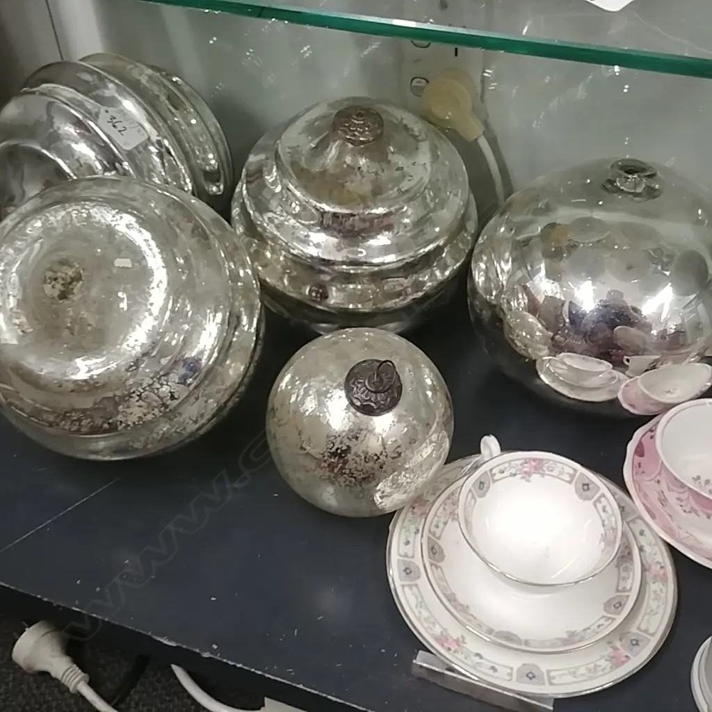 5 VINTAGE SILVER GLASS DECORATIONS Image 1++