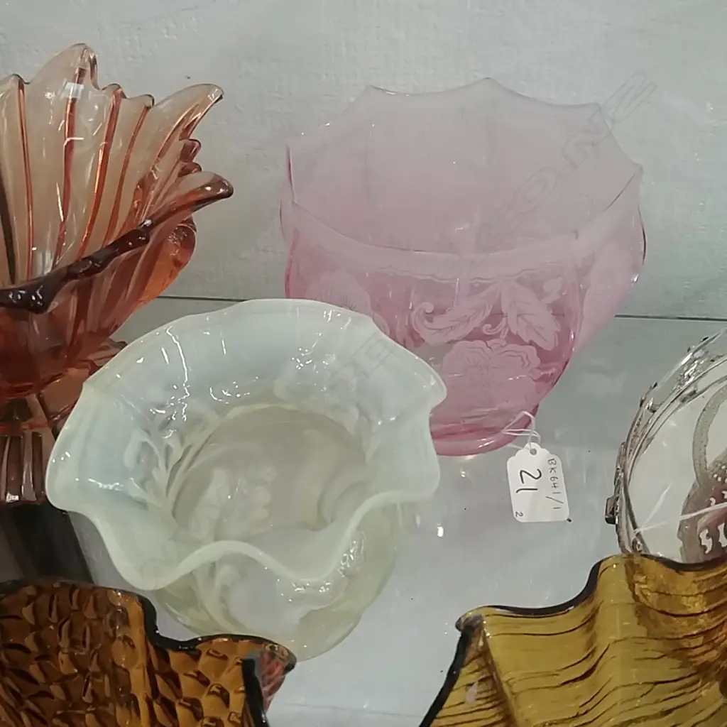 2 VICTORIAN GLASS LIGHT SHADES Image 1++