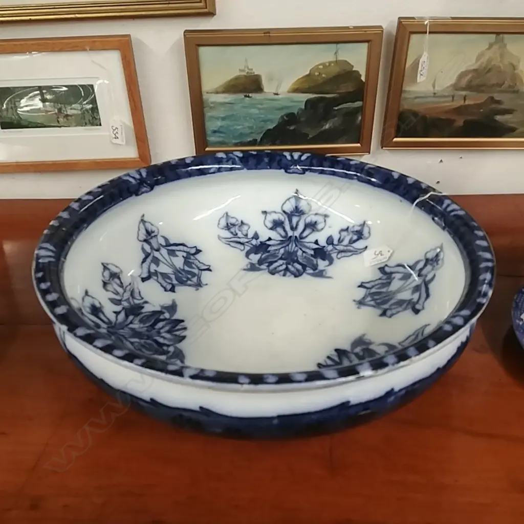 LGE VIC. BLUE & WHITE WASH BOWL Image 1++