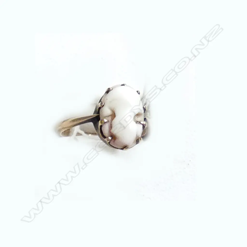 9CT GOLD CAMEO RING Image 1++