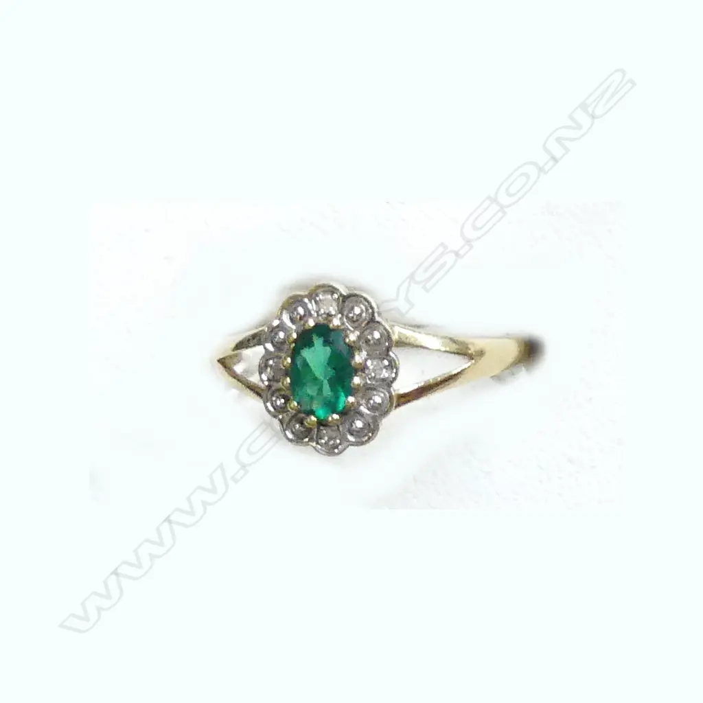 9K GOLD EMERALD? & DIA. RING Image 1++