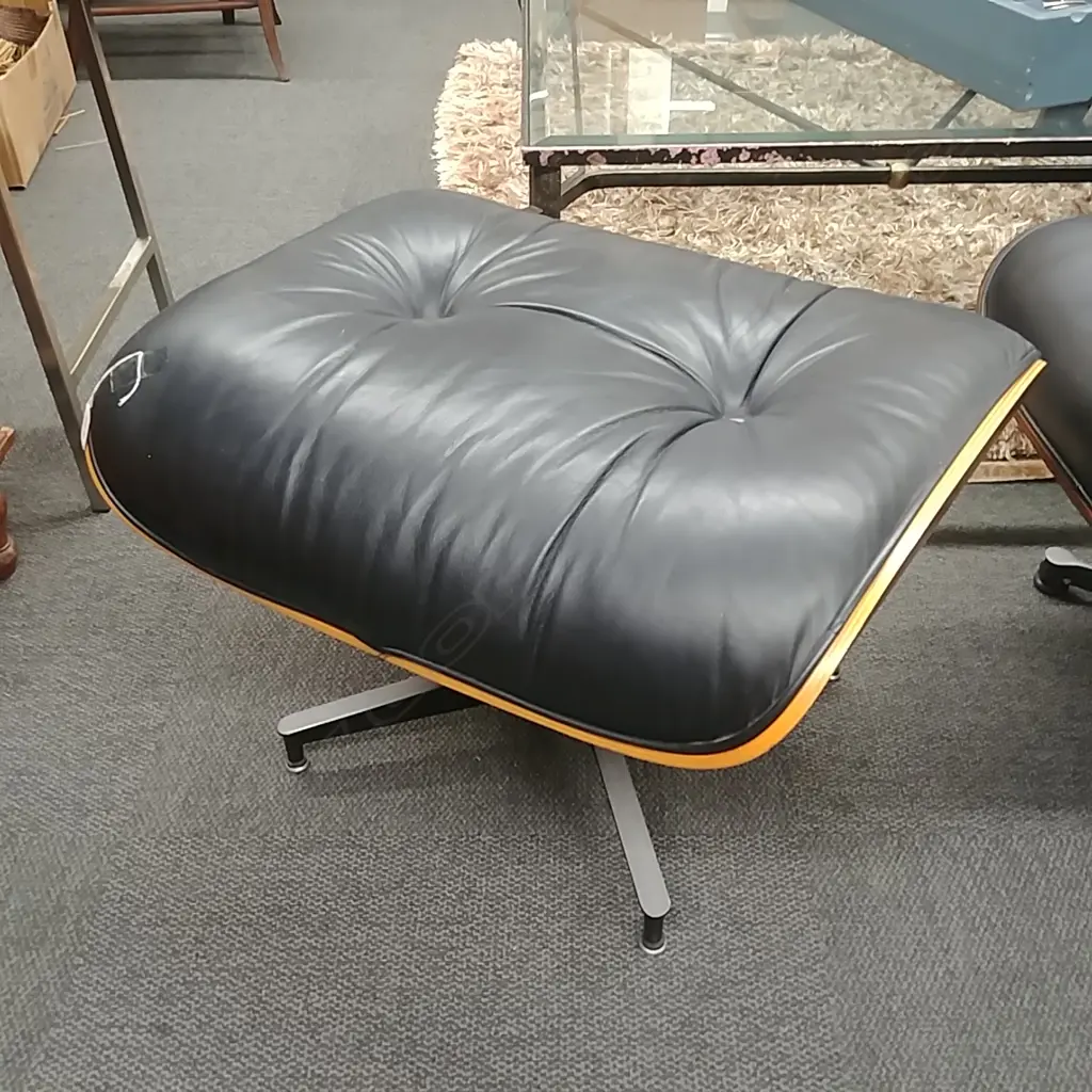 VINTAGE EAMES HERMAN MILLER FOOT STOOL Image 1++