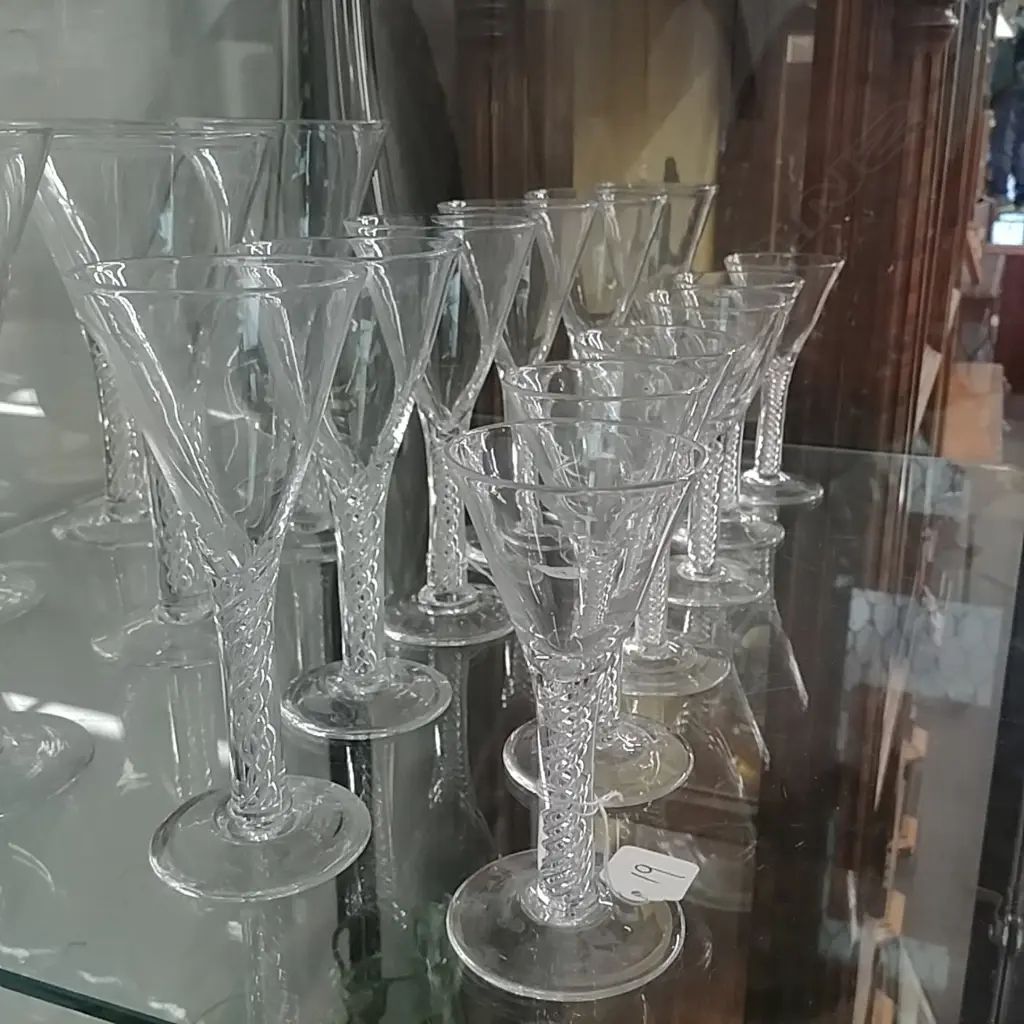 6 + 6 AIR TWIST WINE GLASSES Image 1++