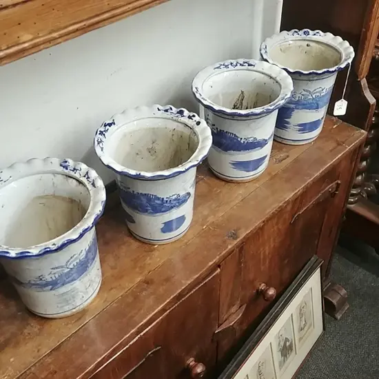 6 B/W CERAMIC PLANTERS