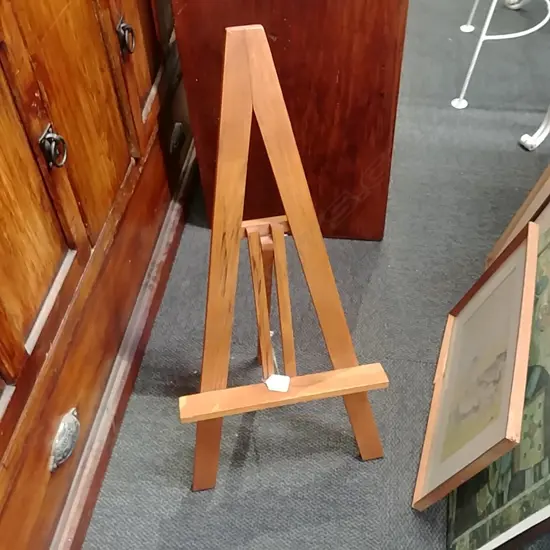 SMALL RIMU DISPLAY EASEL