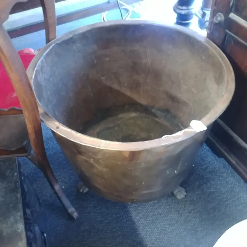 COPPER ON FEET WOOD BUCKET Image 1++