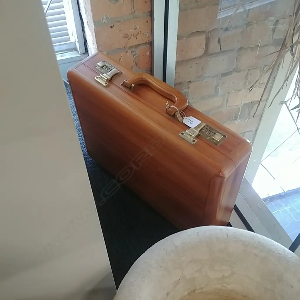 RIMU BRIEFCASE Image 1++