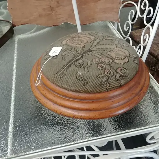 VICT FOOTSTOOL