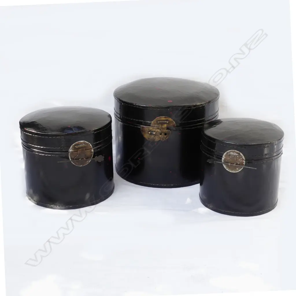 SET 3 BLACK LACQUERED HAT BOXES  Image 1++