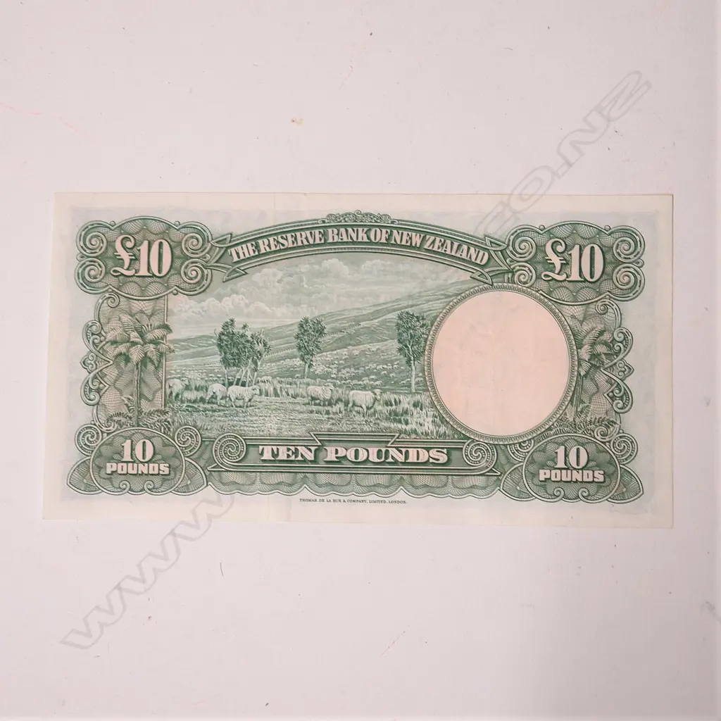 A N.Z. £10 Fleming 1945-1967 N.Z. banknote Image 1++