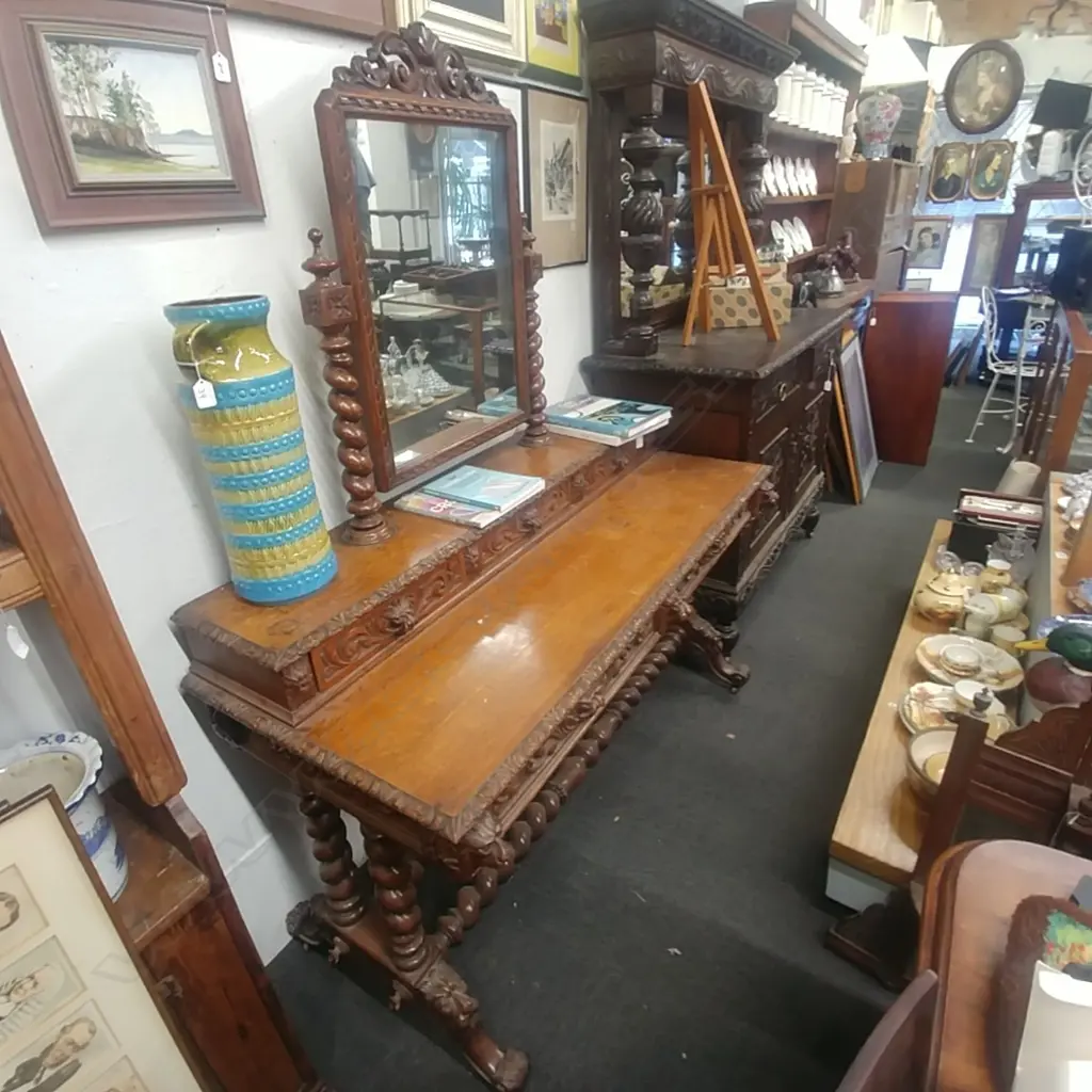 CARVED JACOBEAN STYLE BARLEY TWIST OAK DRESSING TABLE Image 1++